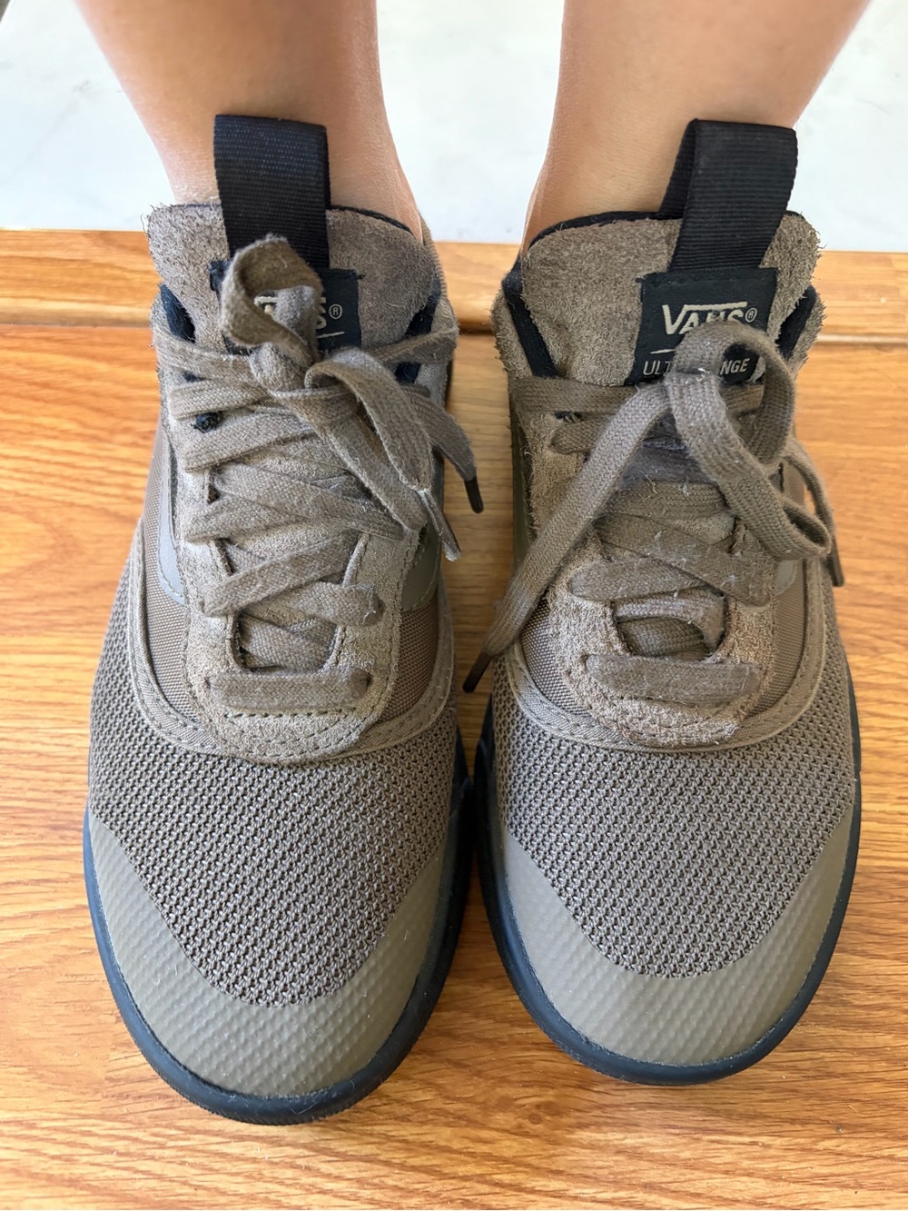 Father’s Day Sale- Vans Olive Green Ultrarange Sneakers.  Men’s 6.5 Women’s 8